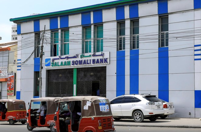 Rickshaw taxis drive past the Salaam Somali Bank in Wadajir district of Mogadishu, Somalia October 14, 2020. REUTES/Feisal Omar